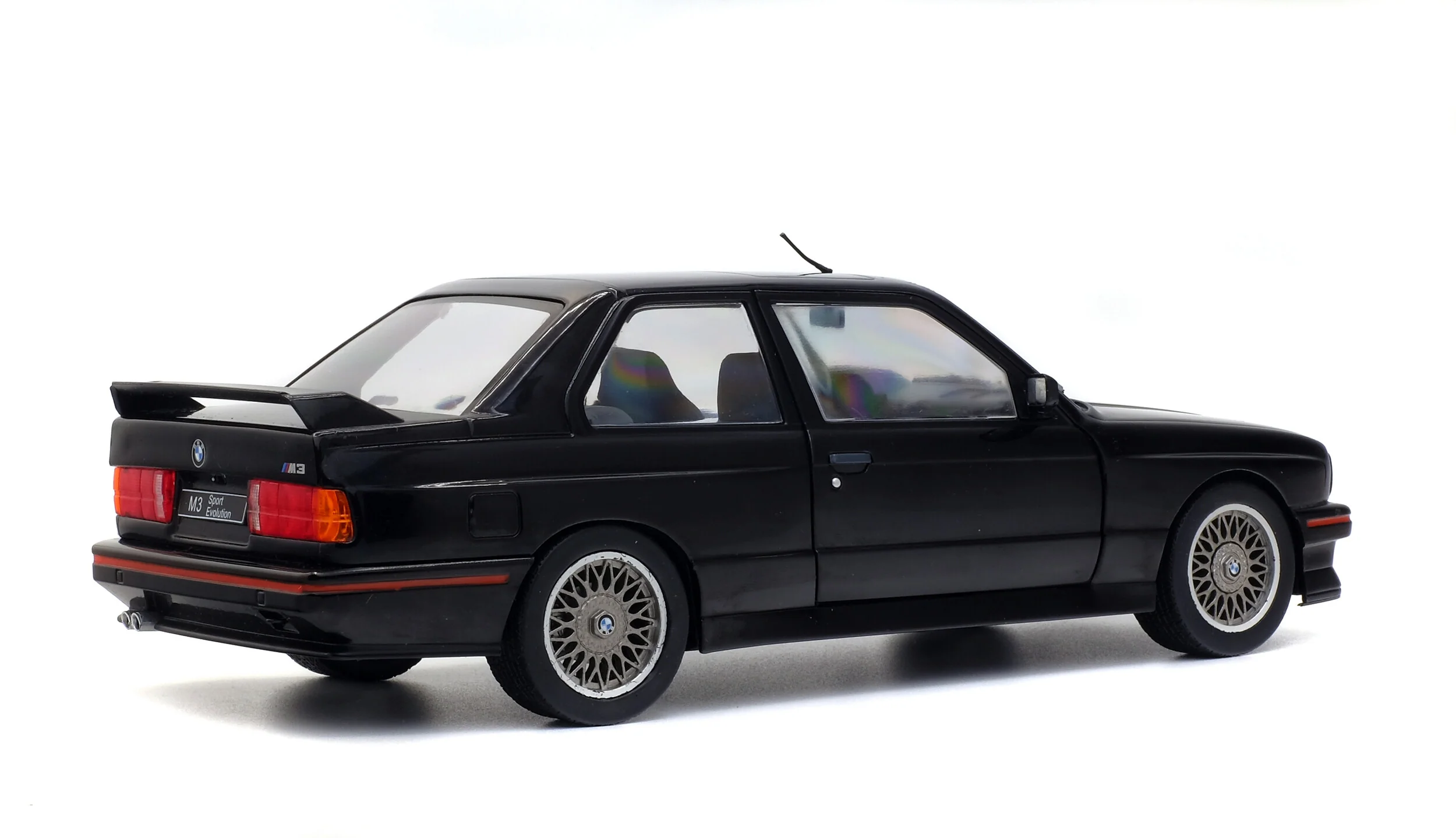 Solido 1990 BMW E30 M3 Sport EVO Black 1:18 - Image 4