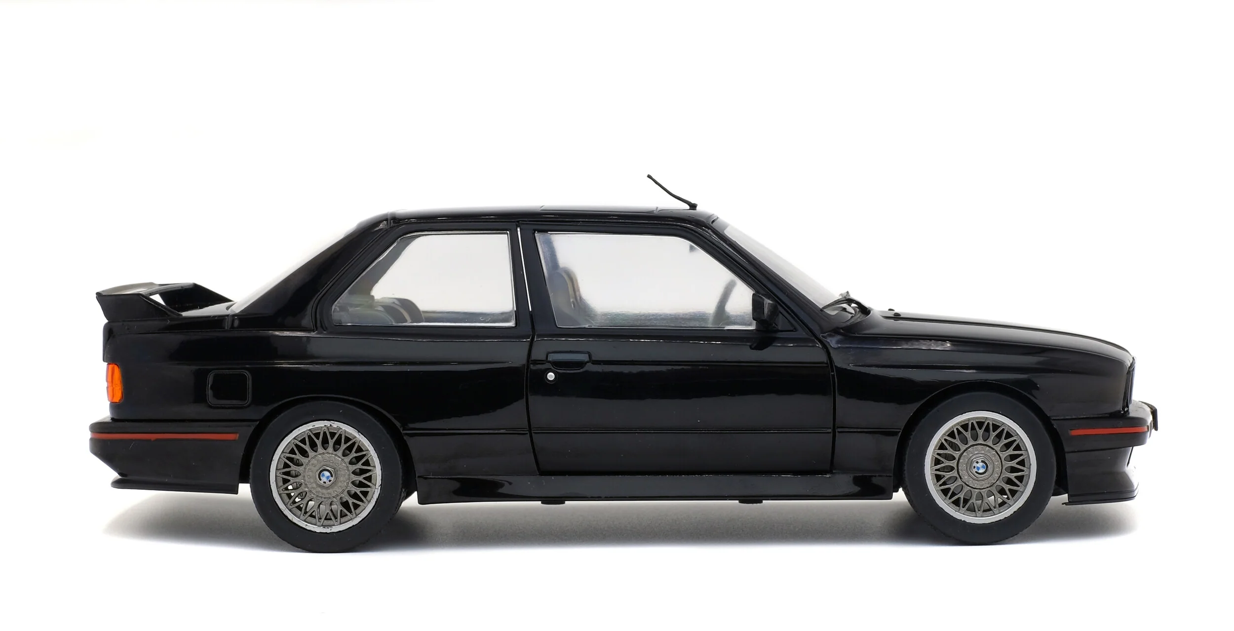 Solido 1990 BMW E30 M3 Sport EVO Black 1:18 - Image 5