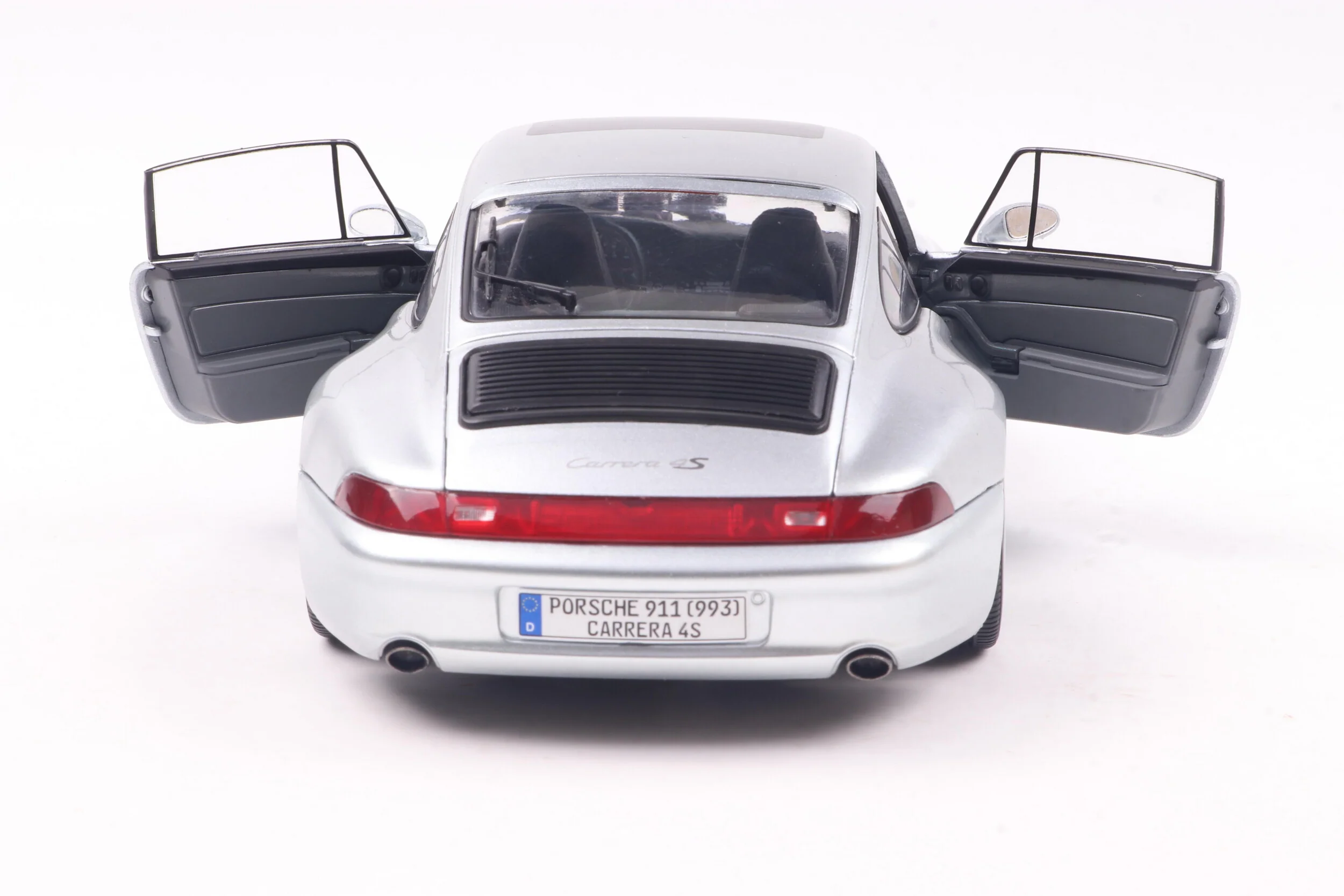 Solido 1996 Porsche 911 (993) Carrera 4S Coupe Polar Silver 1:18 - Image 10