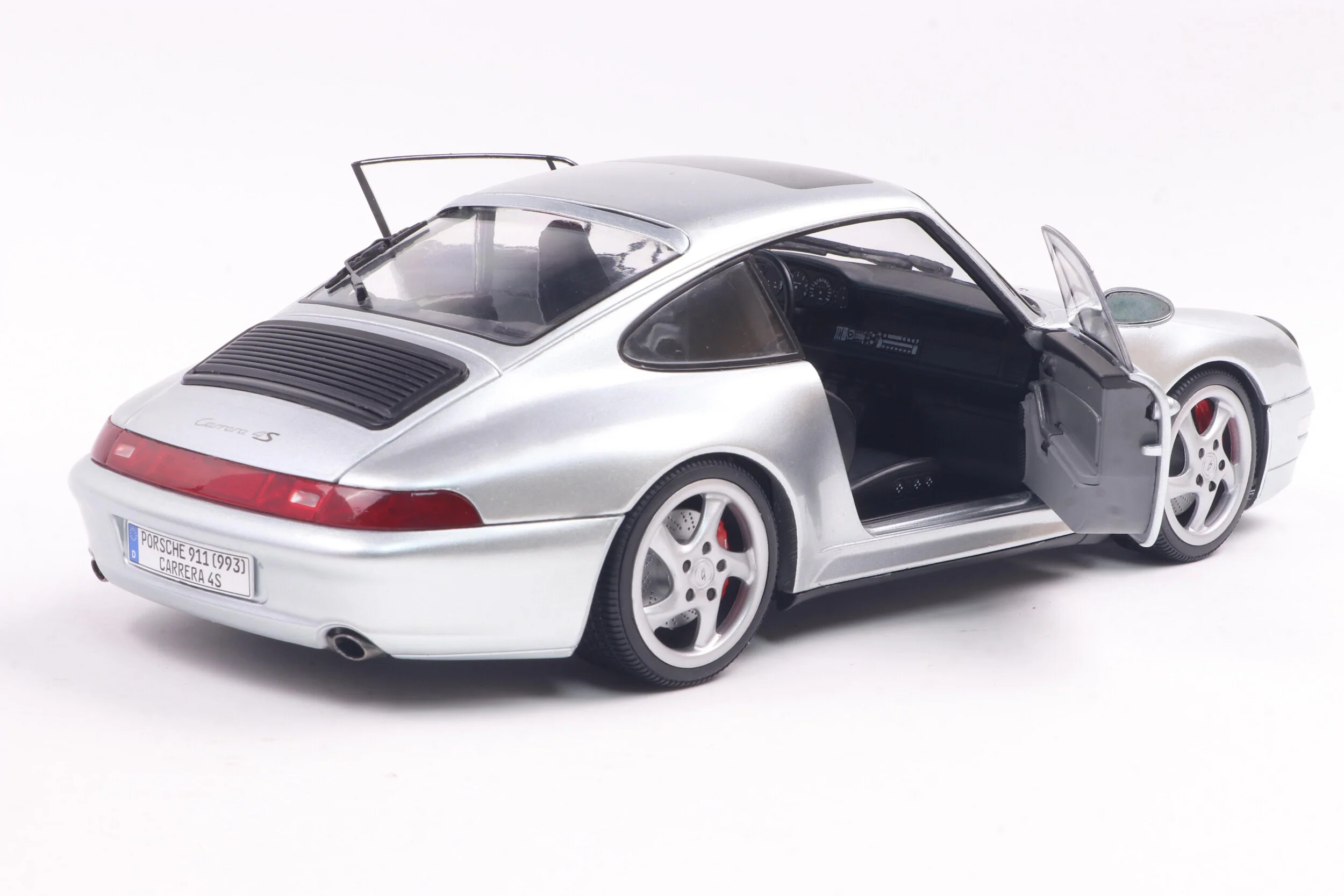 Solido 1996 Porsche 911 (993) Carrera 4S Coupe Polar Silver 1:18 - Image 11