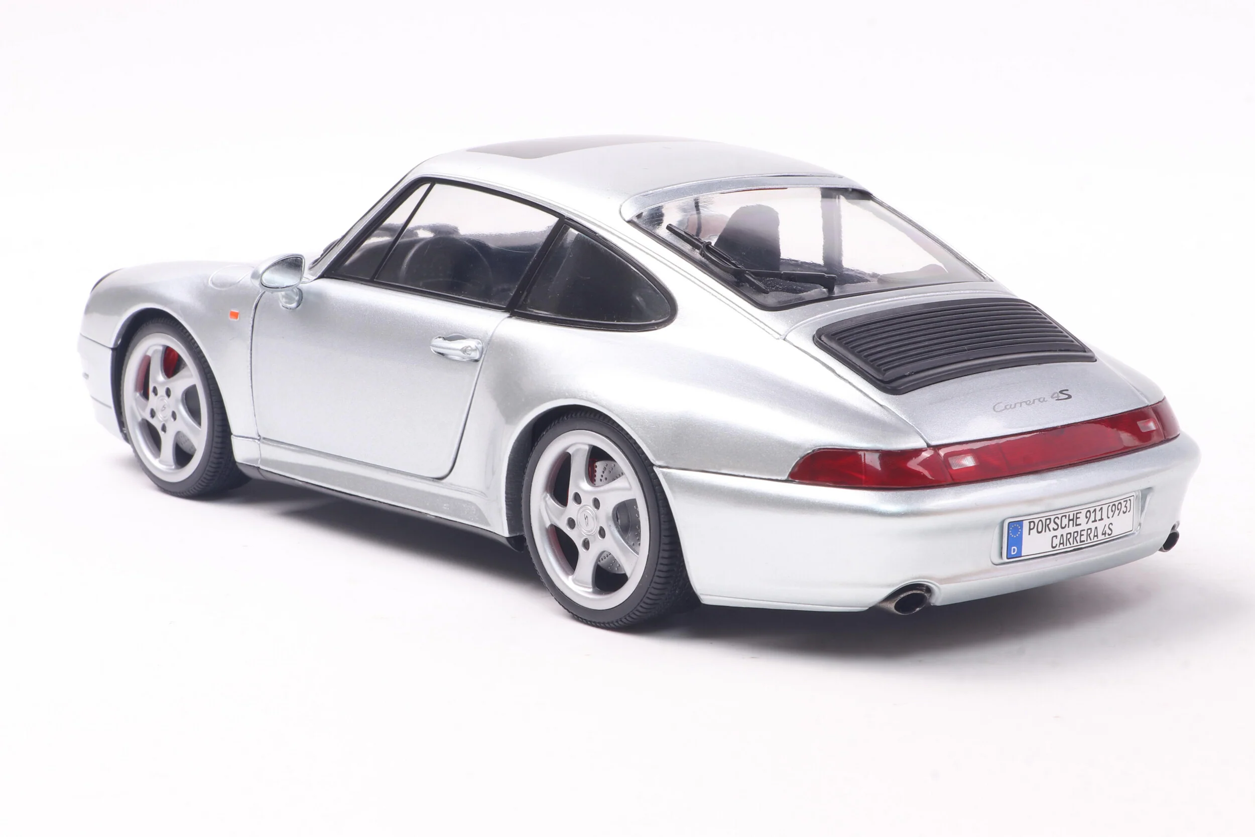 Solido 1996 Porsche 911 (993) Carrera 4S Coupe Polar Silver 1:18 - Image 3
