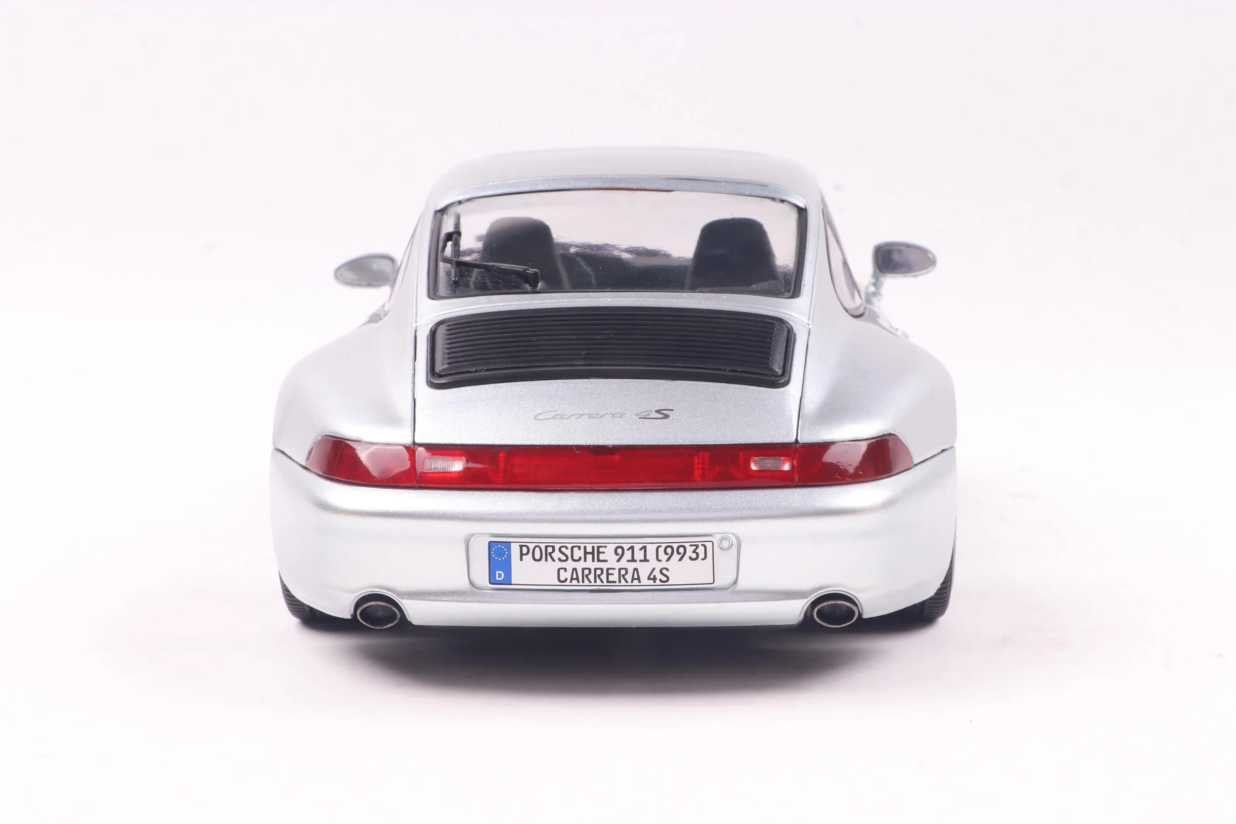 Solido 1996 Porsche 911 (993) Carrera 4S Coupe Polar Silver 1:18 - Image 4