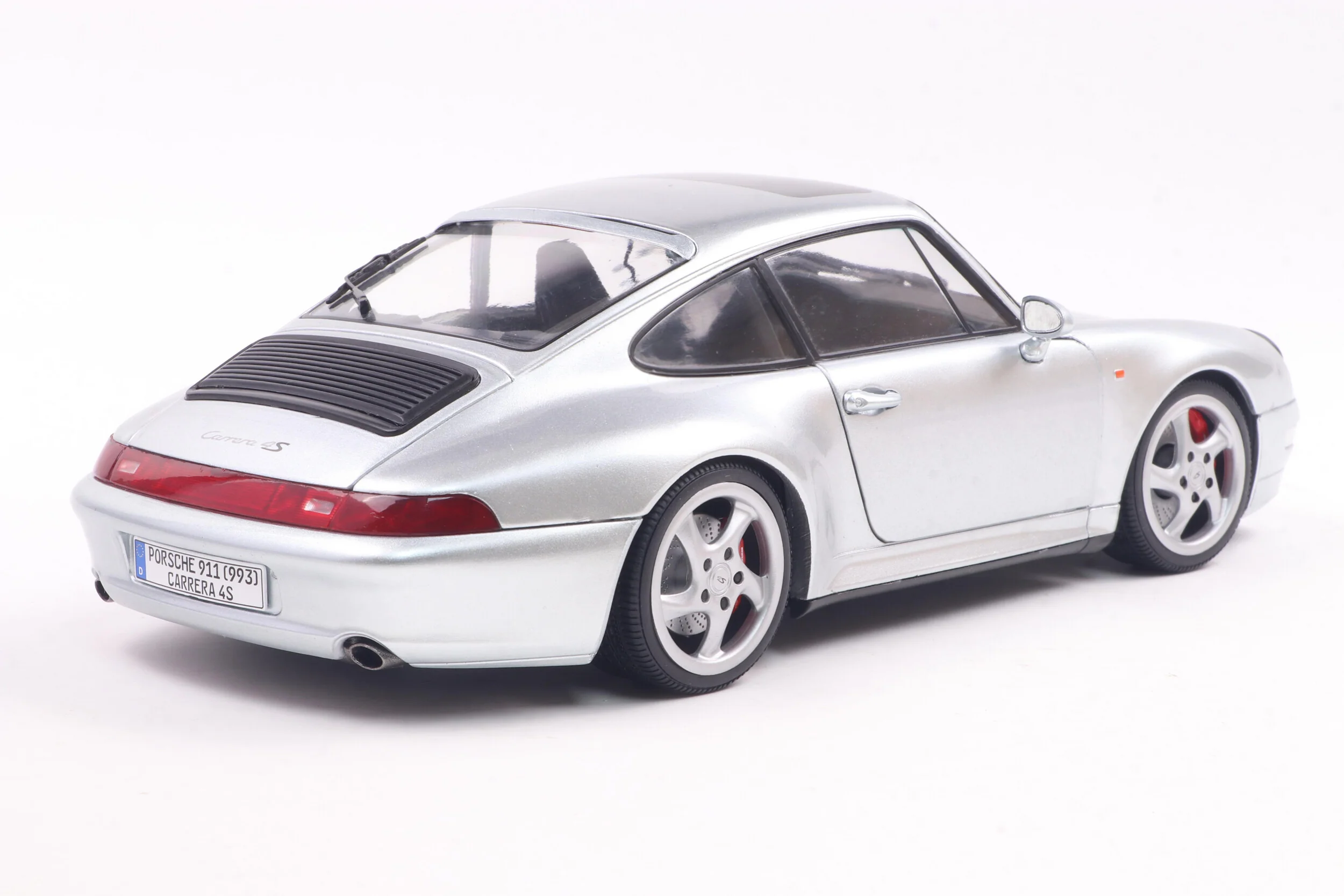 Solido 1996 Porsche 911 (993) Carrera 4S Coupe Polar Silver 1:18 - Image 5