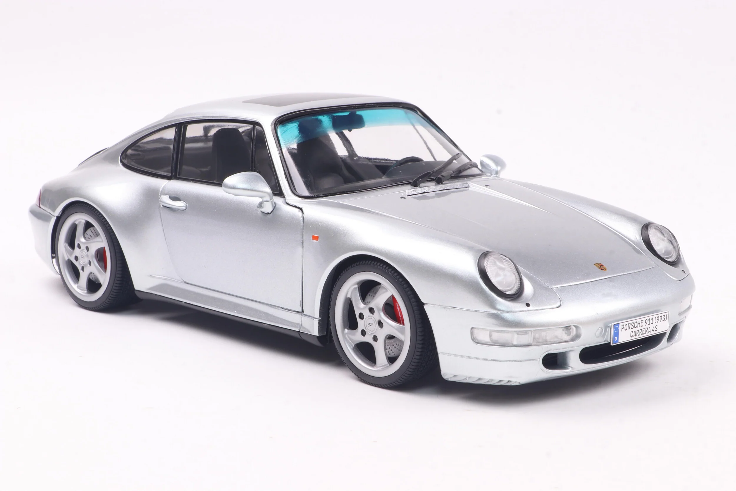 Solido 1996 Porsche 911 (993) Carrera 4S Coupe Polar Silver 1:18 - Image 7