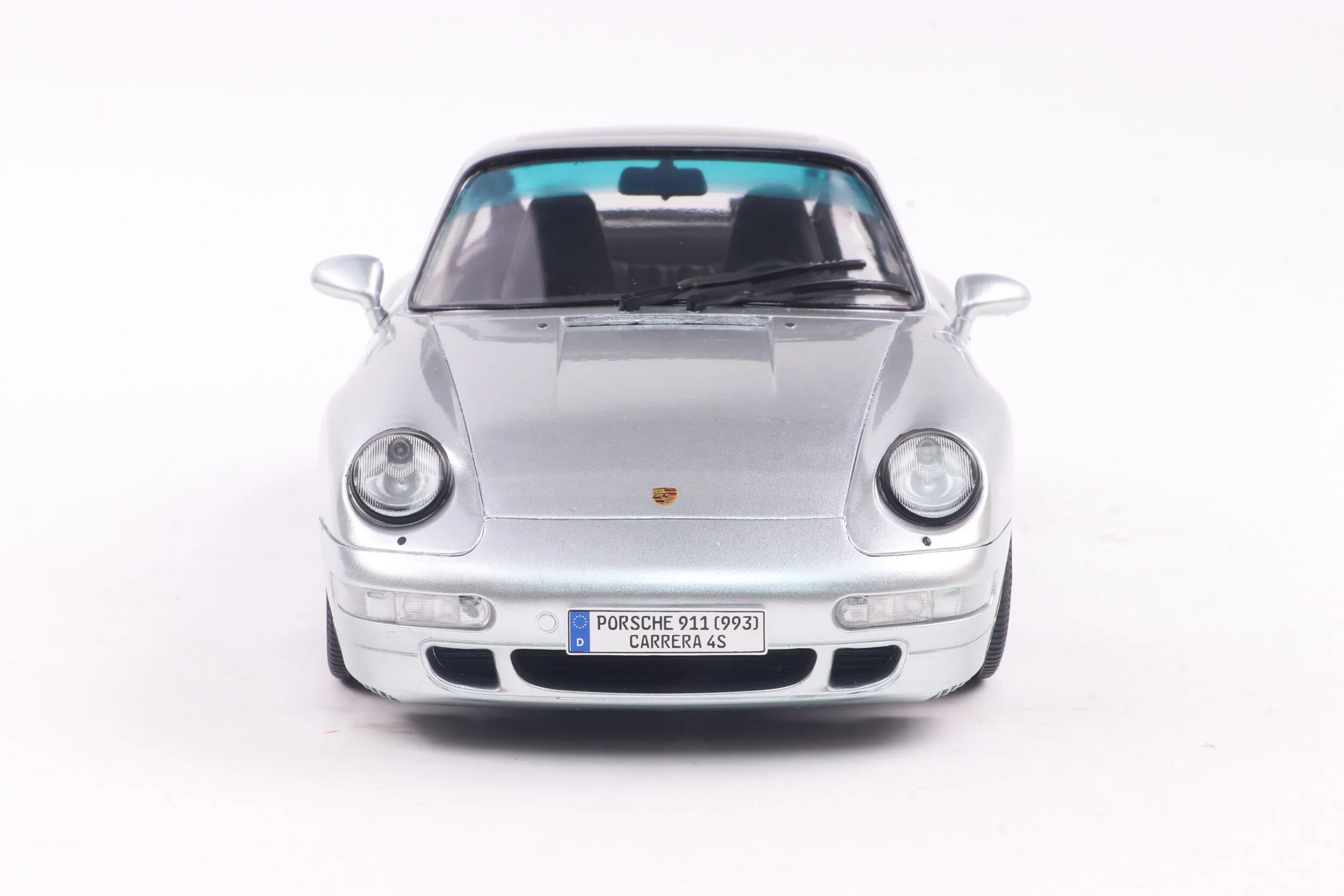 Solido 1996 Porsche 911 (993) Carrera 4S Coupe Polar Silver 1:18 - Image 8