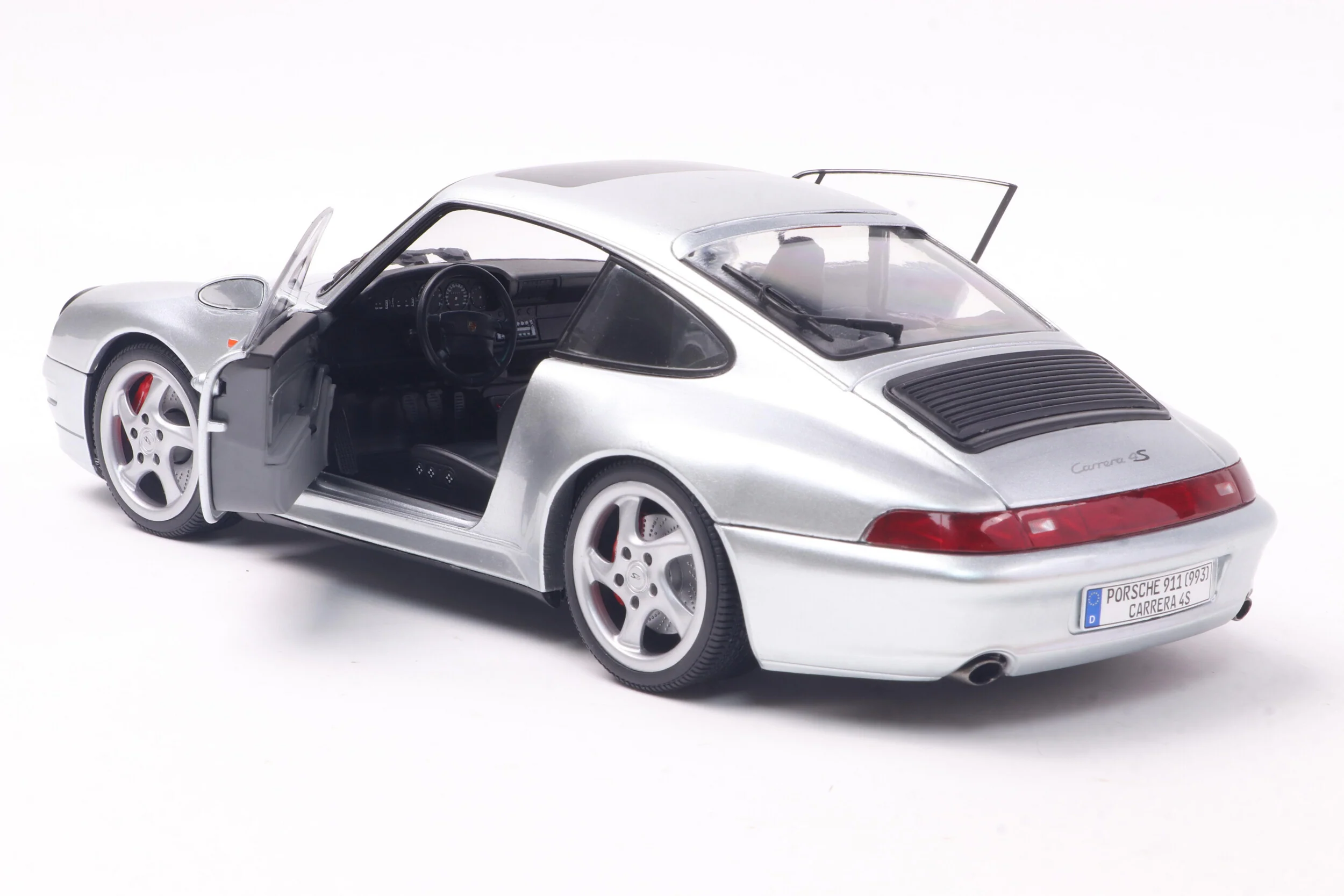 Solido 1996 Porsche 911 (993) Carrera 4S Coupe Polar Silver 1:18 - Image 9