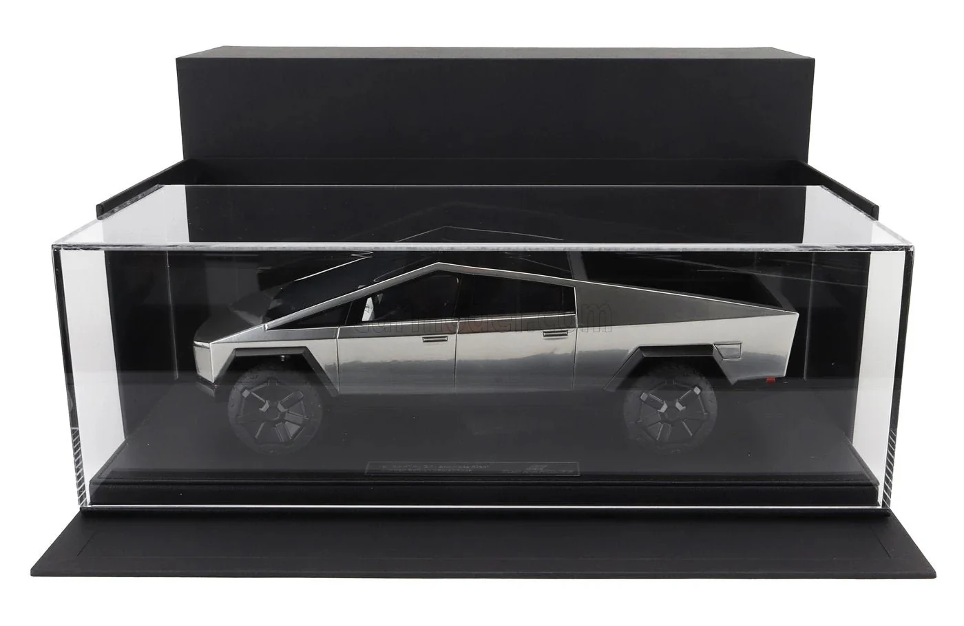 Top Marques Tesla Cybertruck Silver 1:18 Scale Model WITH DISPLAY CASE - Image 10