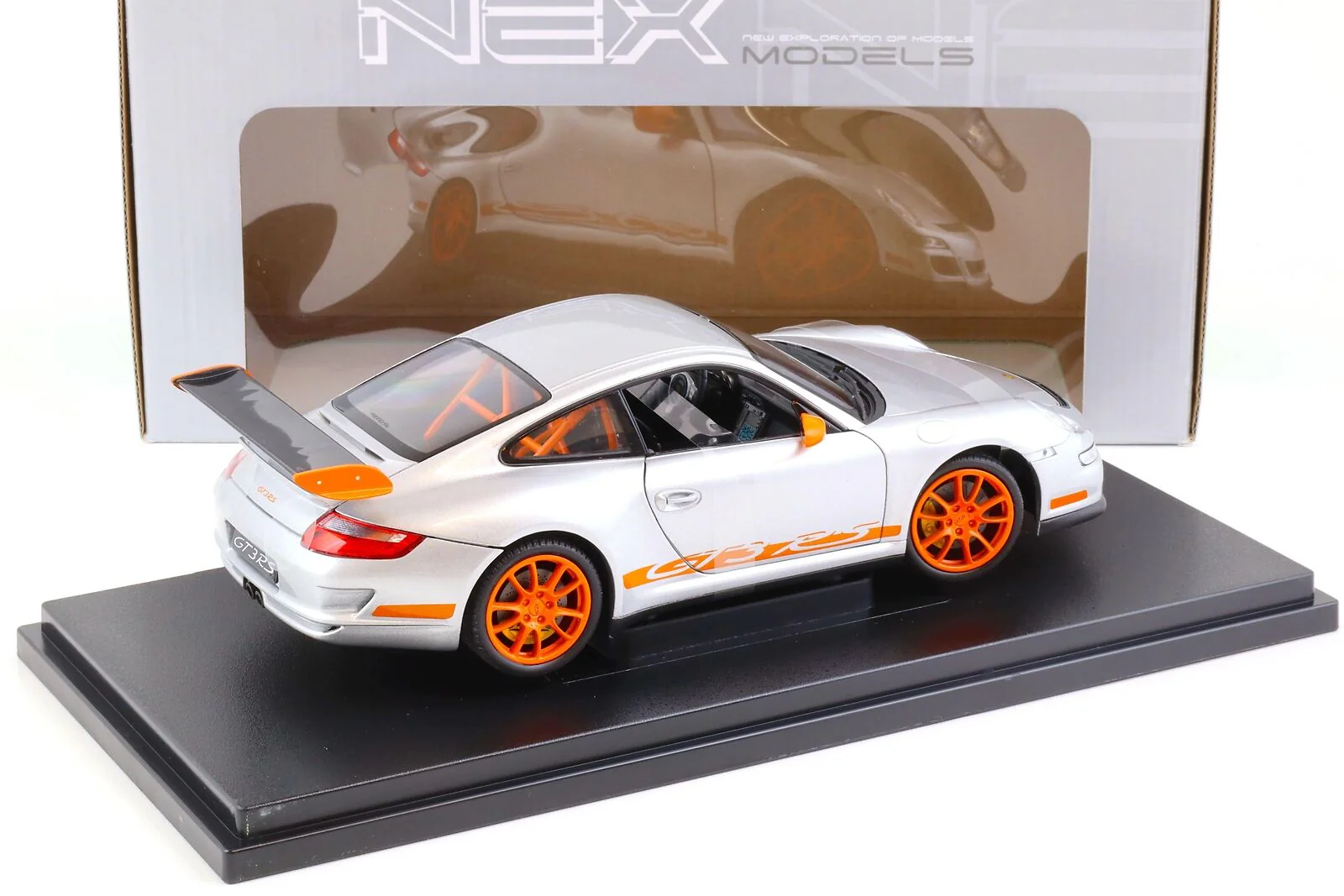 Welly 2007 Porsche 911 (997) GT3 RS Silver w/ Orange Stripe 1:18 - Image 3
